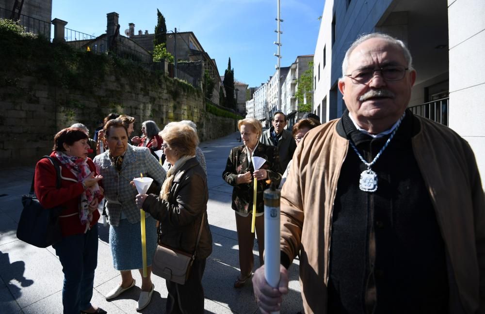 Un tapiz florar para engalanar el paso del "Viático" en Pontevedra