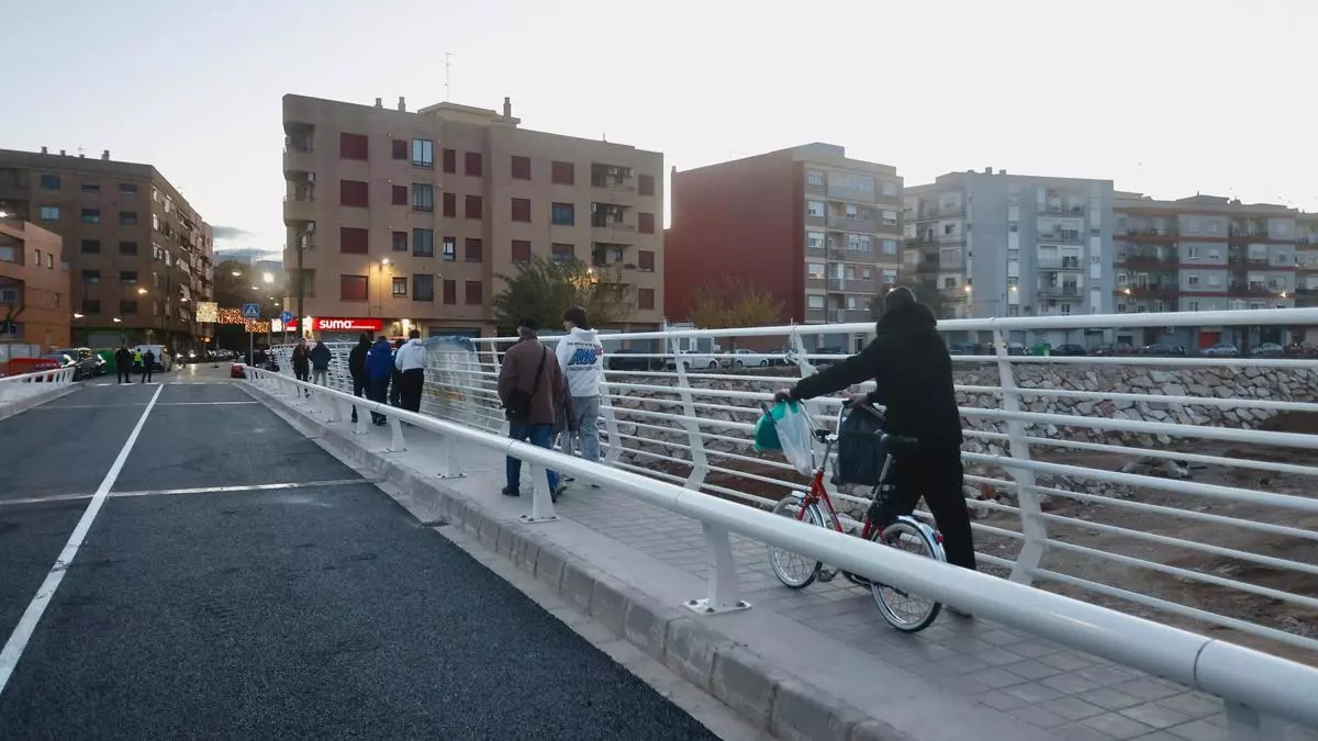Paiporta mira hacia el futuro con la reapertura del Pont Nou