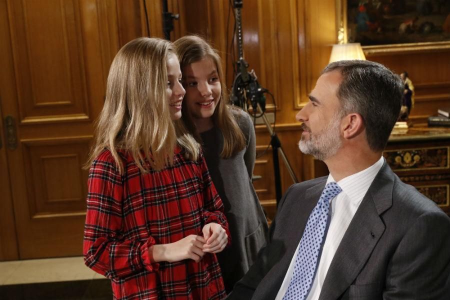 El Rey Felipe VI con sus hijas, Leonor y Sofía