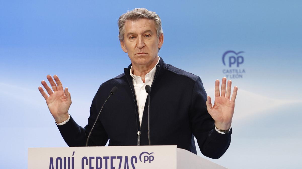 10/03/2026 El presidente del Partido Popular, Alberto Núñez Feijóo, interviene durante un mitin, en el Teatro Centro Cultural San Agustín, a 10 de marzo de 2026, en El Burgo de Osma, Soria, Castilla y León (España). El mitin se enmarca en la campaña del Partido Popular para las elecciones autonómicas de Castilla y León que se celebrarán el próximo domingo 15 de marzo.