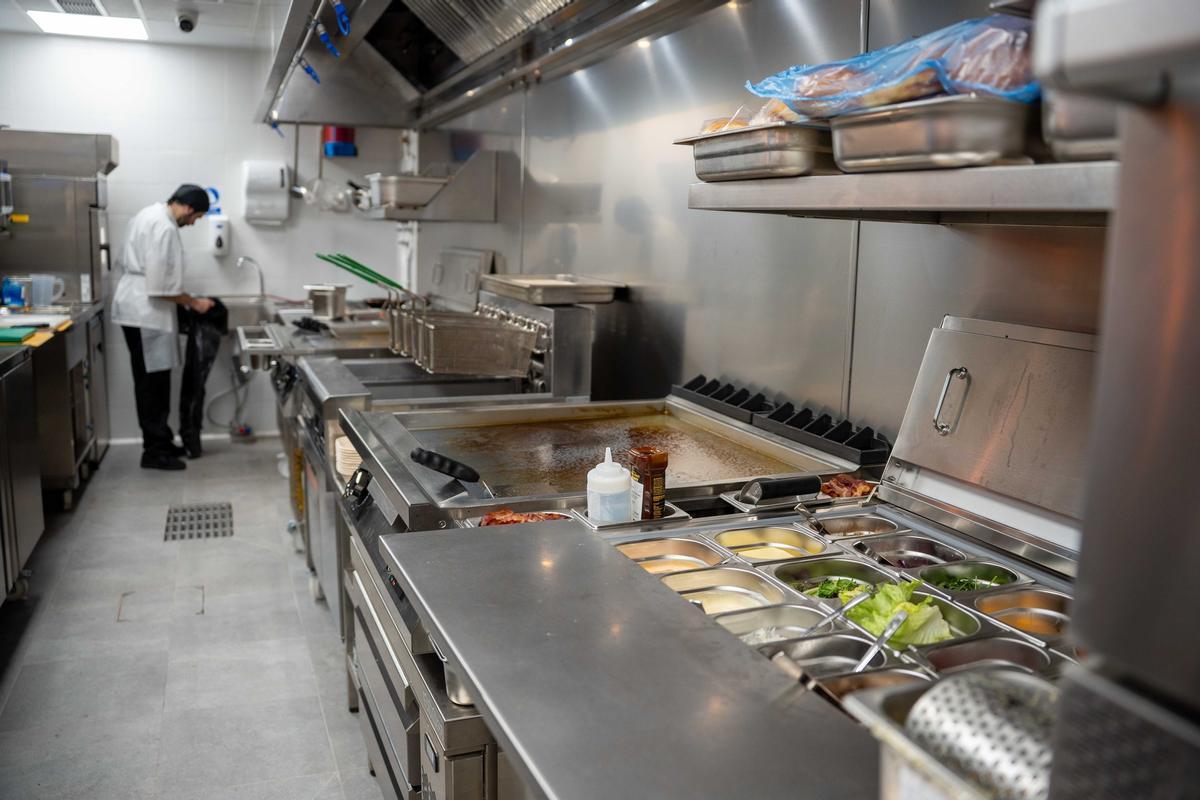 Interior del restaurante Vips tras su apertura en el centro.