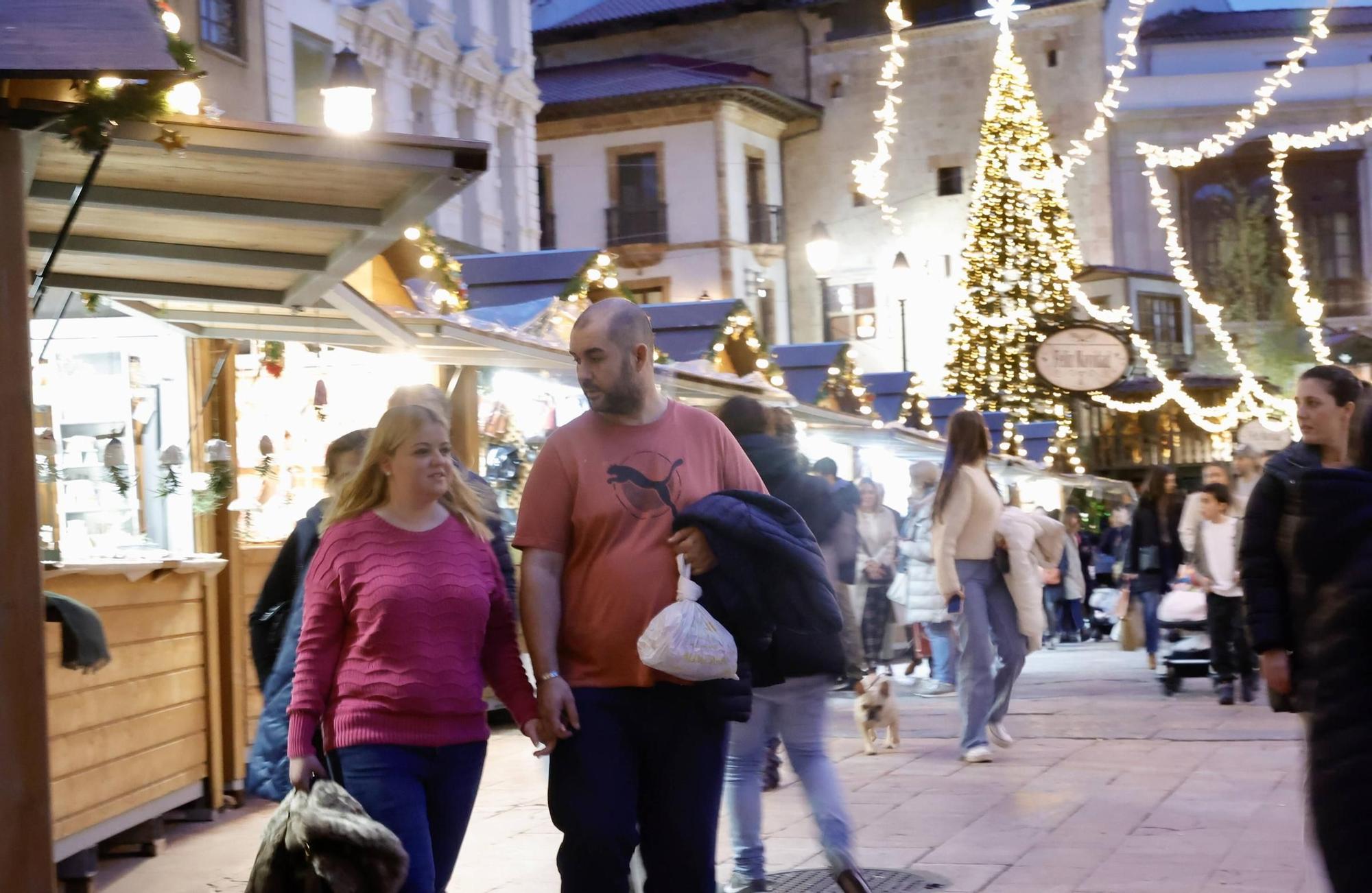 EN IMÁGENES: Asturias y sus visitantes "flipan" a más de 20 grados en Navidad: "Esto no es normal