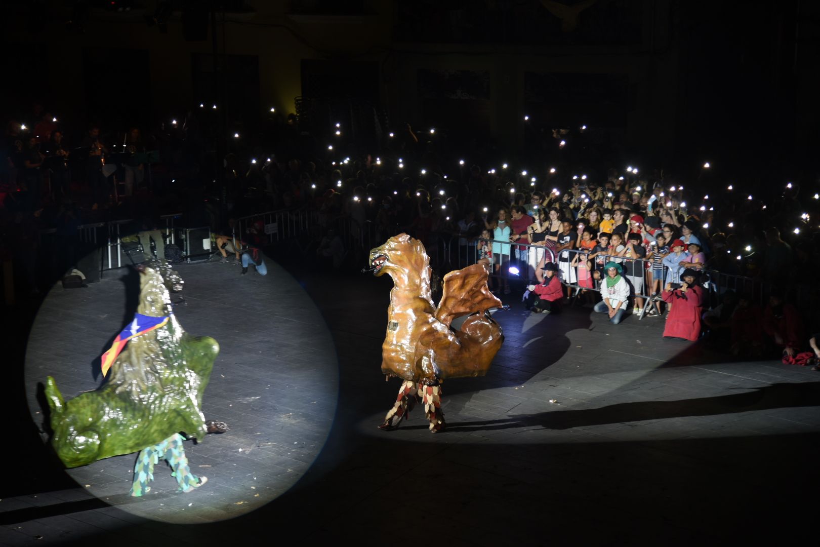 Esclat de gent a la Mostra del Correfoc