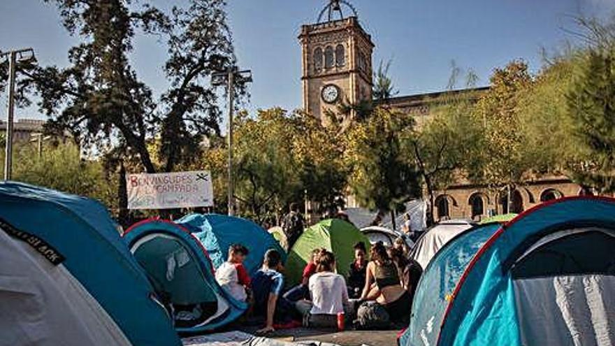 Els acampats alerten d&#039;un possible desallotjament