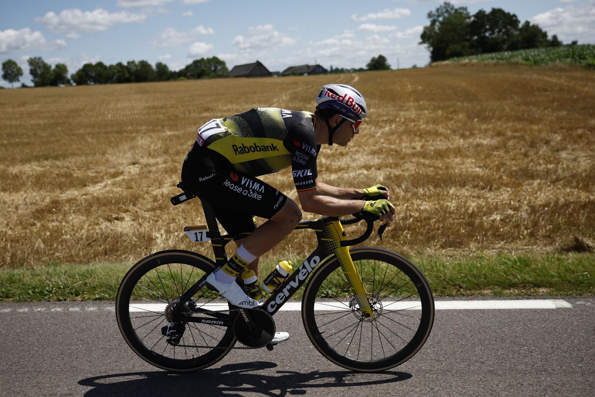 (France), 08/07/2025.- Belgian rider Wout Van Aert of Team Visma-Lease a Bike in action during the 4th stage of the Tour de France cycling race over 174.2km from Amiens to Rouen, France, 08 July 2025. (Ciclismo, Francia) EFE/EPA/MARTIN DIVISEK