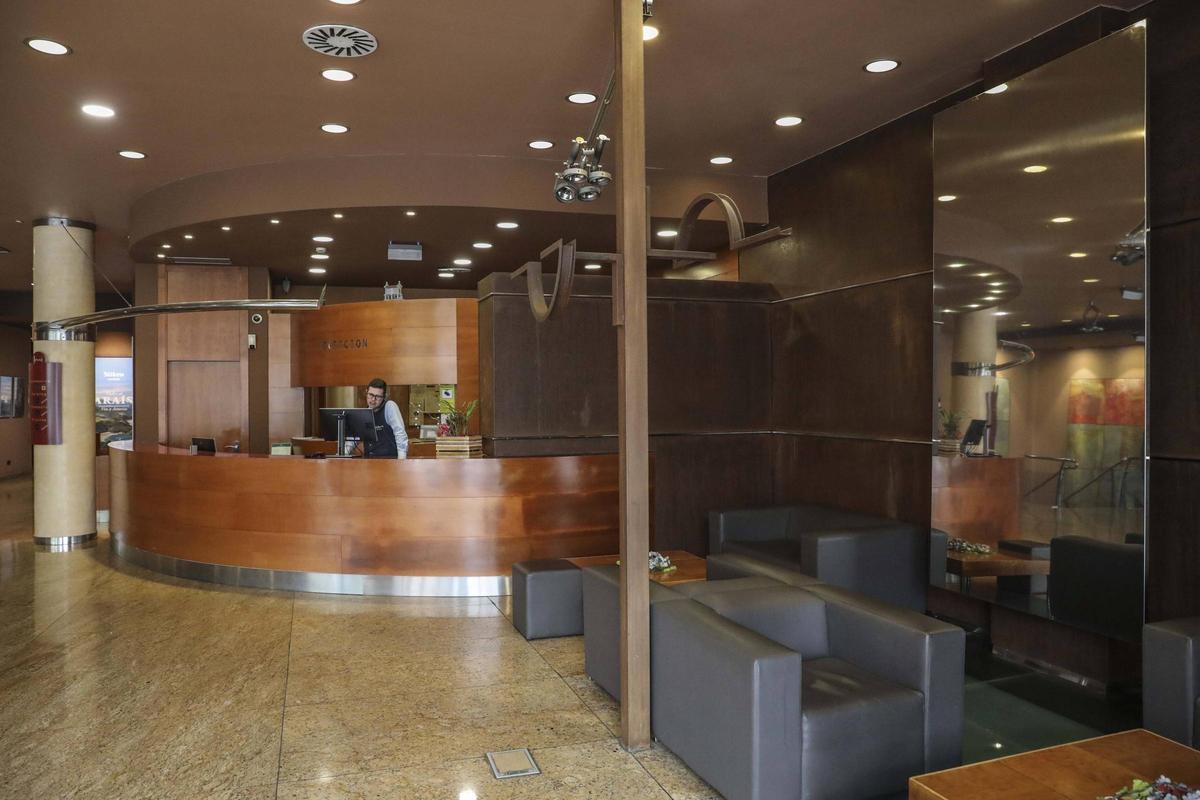Recepción del Silken hotel monumental Naranco