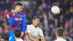 Ronald Araujo consiguiendo el gol del empate.