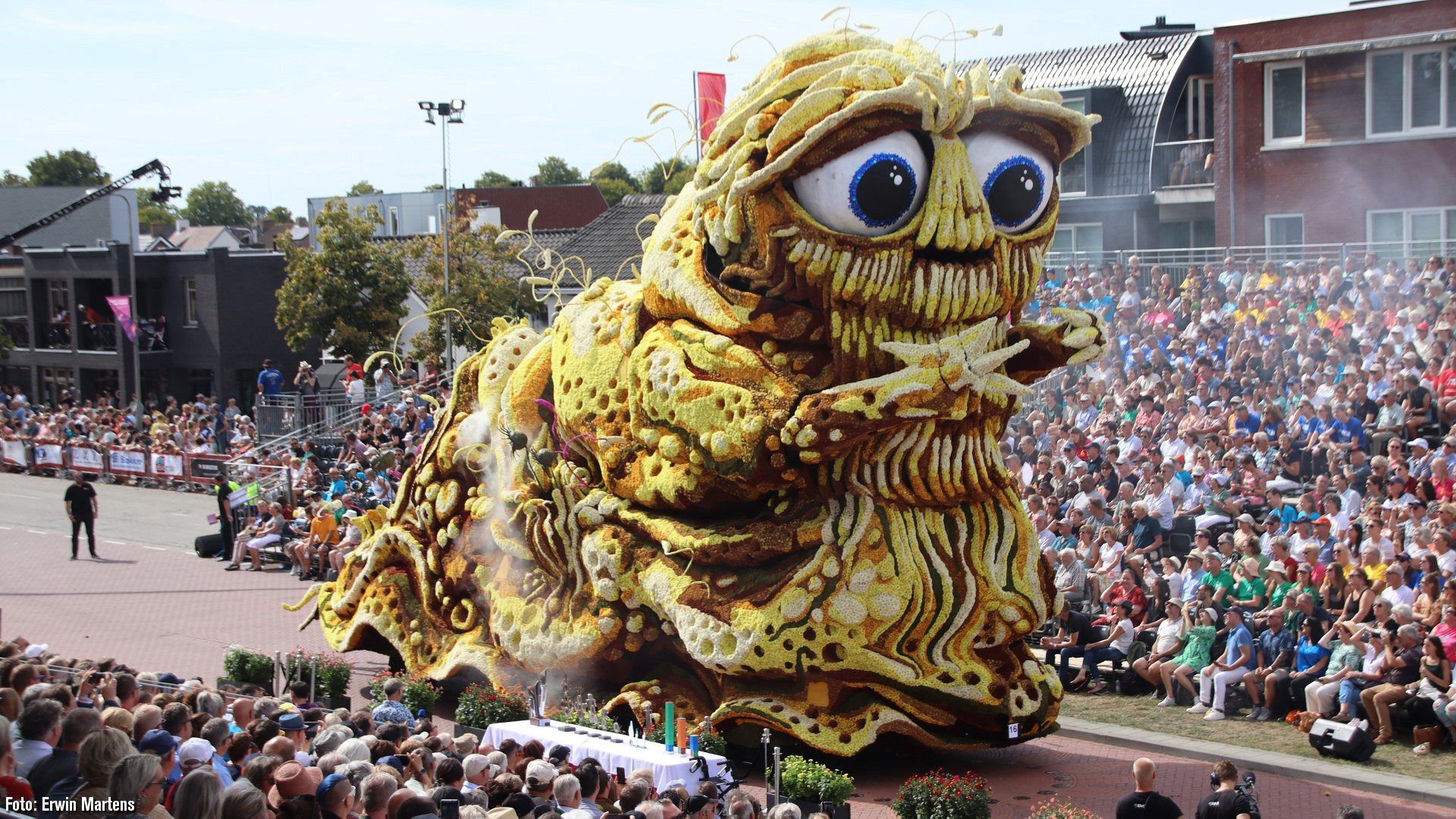 Las espectaculares carrozas de la "Batalla de Flores Holandesa"