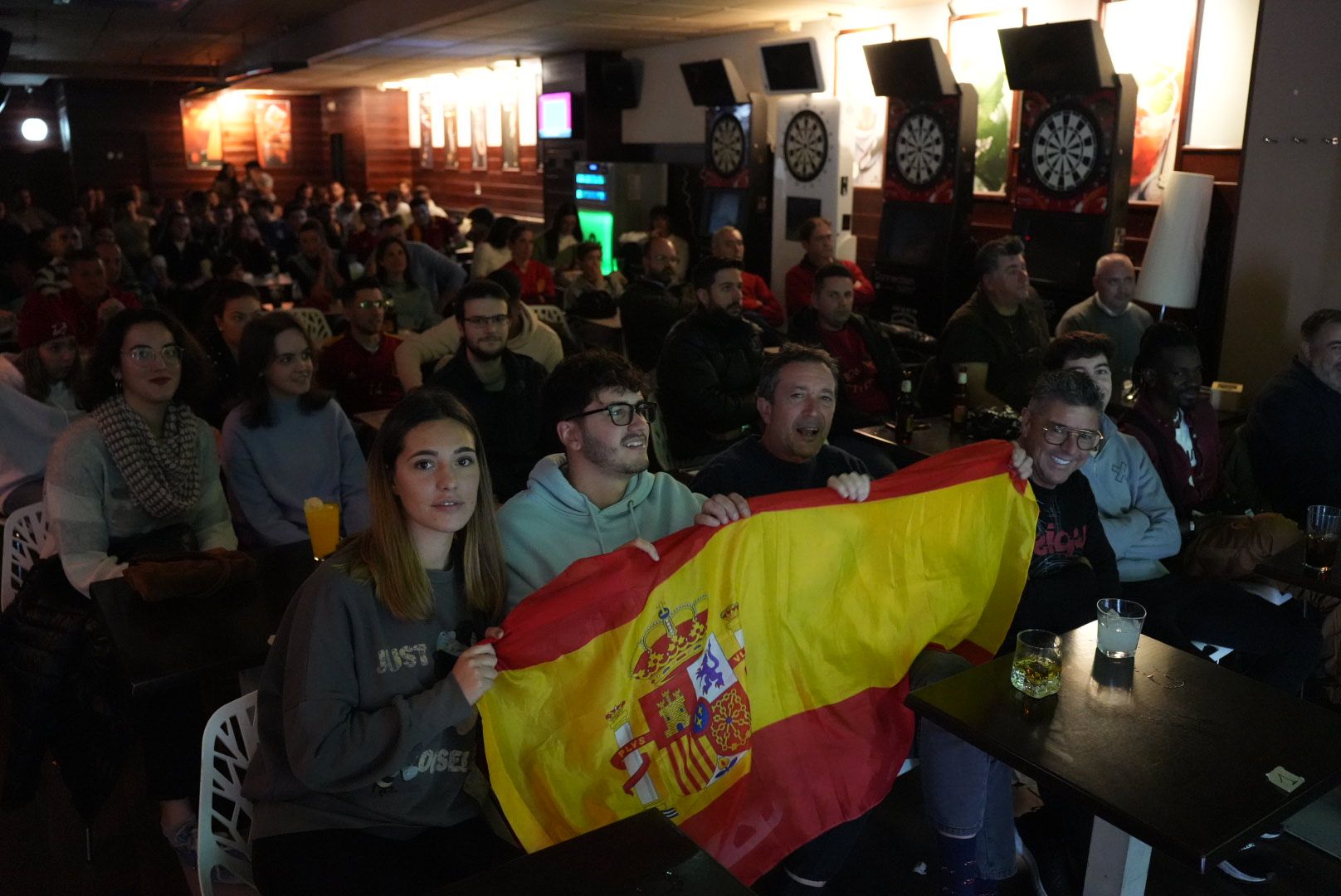 Los aficionados cordobeses siguen por televisión el Marruecos-España