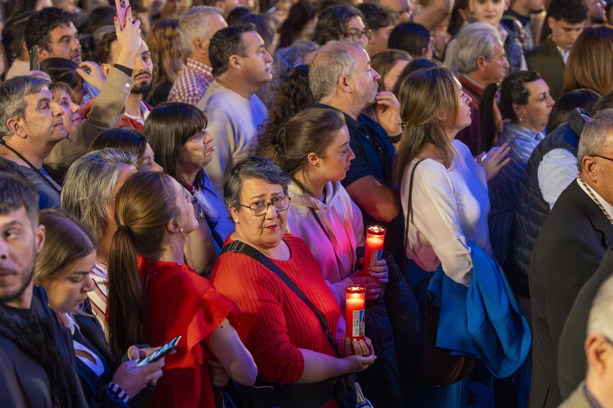 Fotogalería | Miles de fieles acompañan a la Soledad en su procesión más sobria por el Casco Antiguo de Badajoz Fotogalería | Miles de fieles acompañan a la Soledad en su procesión más sobria por el Casco Antiguo de Badajoz