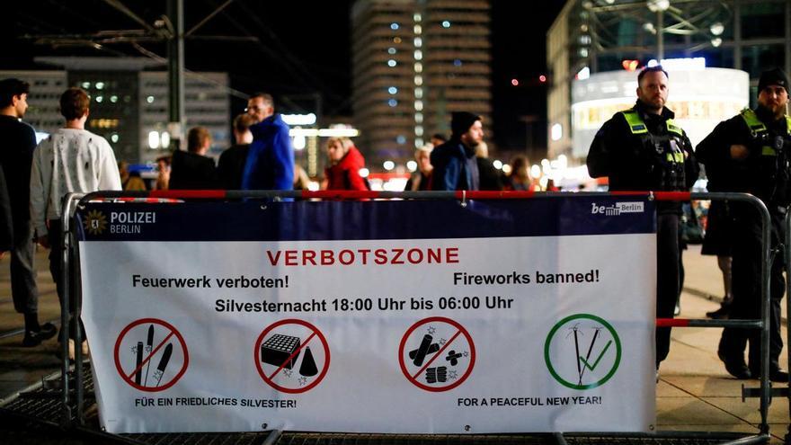 Alemania debate prohibir la pirotecnia tras una oleada de ataques a policías, bomberos y ambulancias