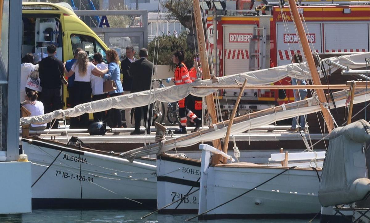 El coche «iba despacio y de repente salió disparado» del pantalán al mar