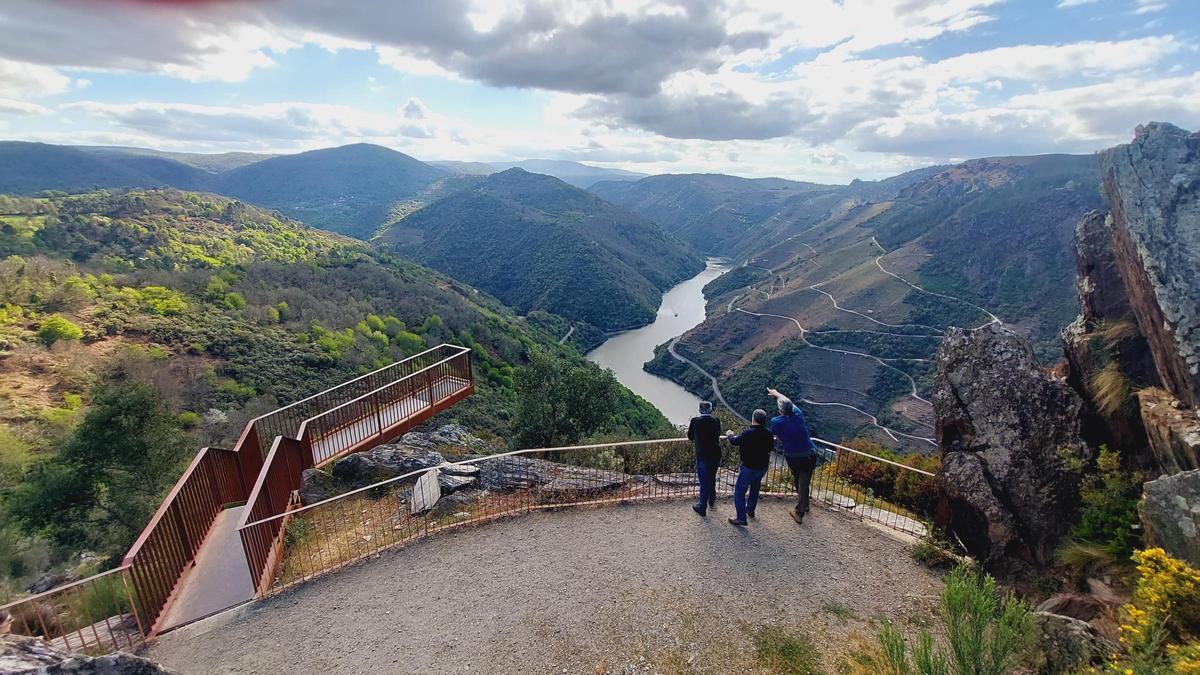 Vista de uno de los miradores de la Ribeira Sacra.