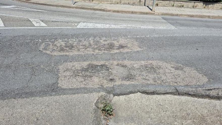El PSC denuncia «mal estat del ferm i deixadesa» en els carrers de Ripoll