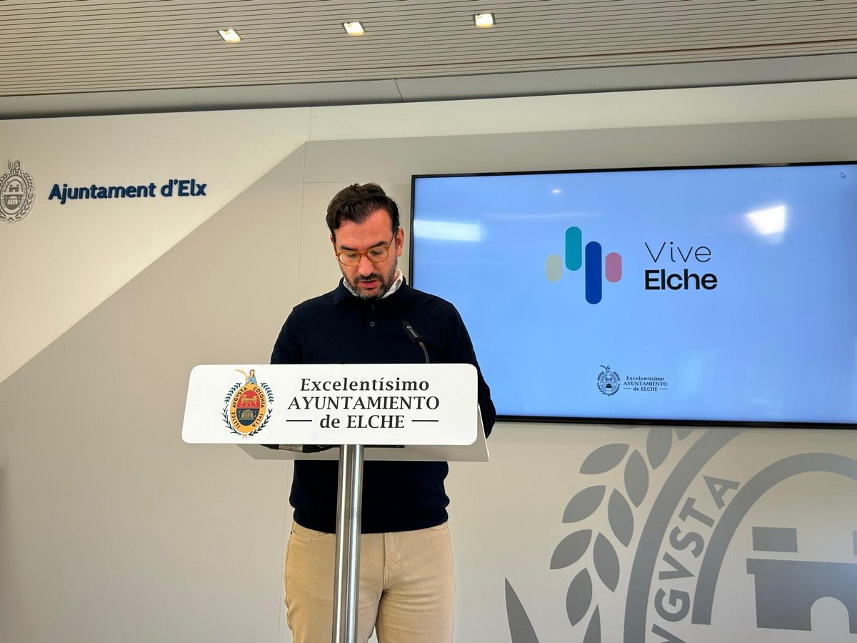 Claudio Guilabert, durante la presentación de &quot;Vive Elche&quot;
