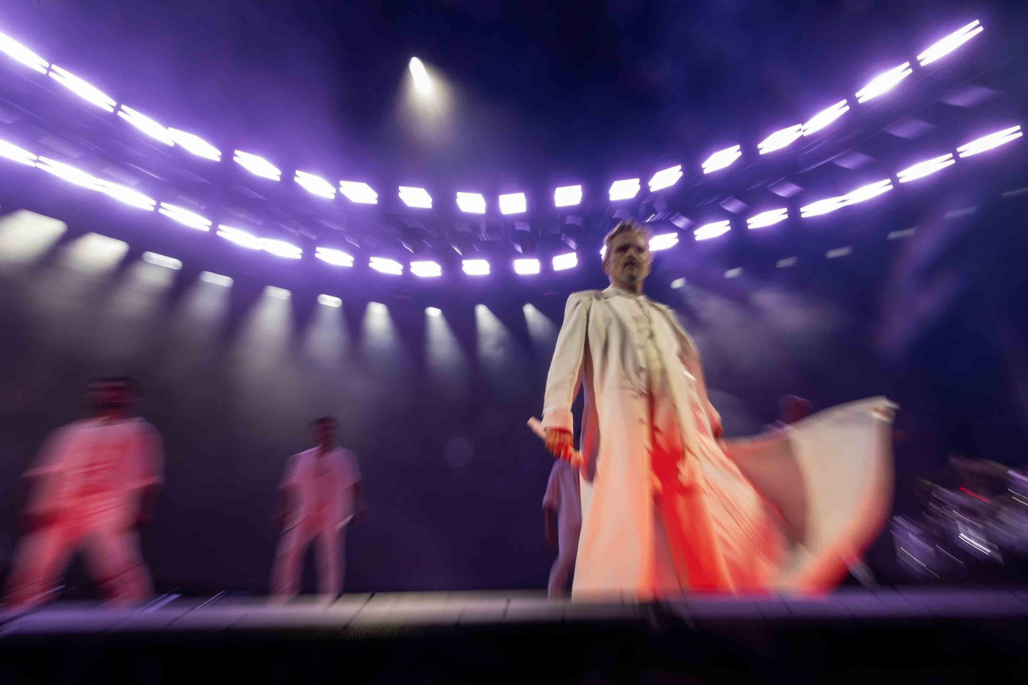 Miguel Bosé enamora al público de Alicante en la Plaza de Toros