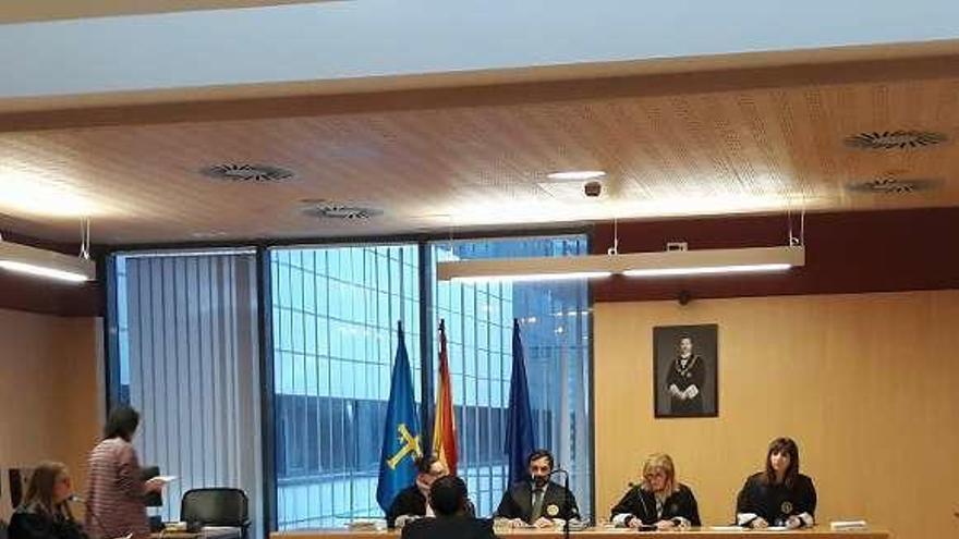 El procesado, ayer, ante el tribunal de la Sección Octava de la Audiencia.