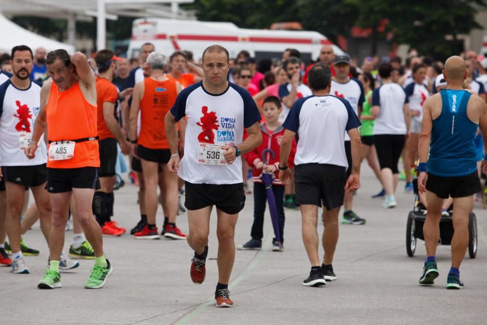 Participantes en la carrera "Dona vida"