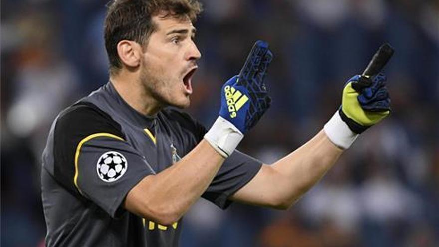 Iker Casillas, 18 temporadas en la élite para convencer a Julen Lopetegui