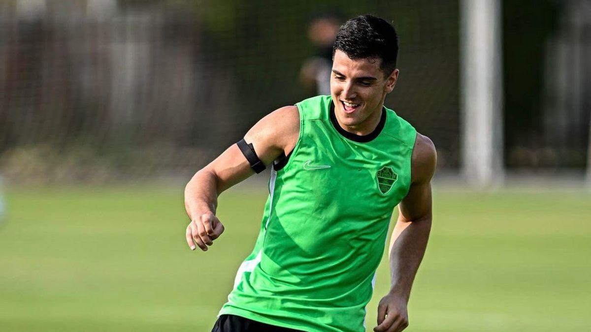Martim Neto, con el balón controlado durante un entreno en el Díez Iborra.