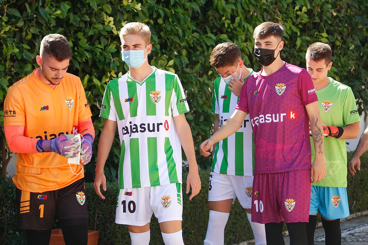 Pepe Escalante y Perico Campos junto a las autoridades en la presentación de las equipaciones de la temporada 2021-22