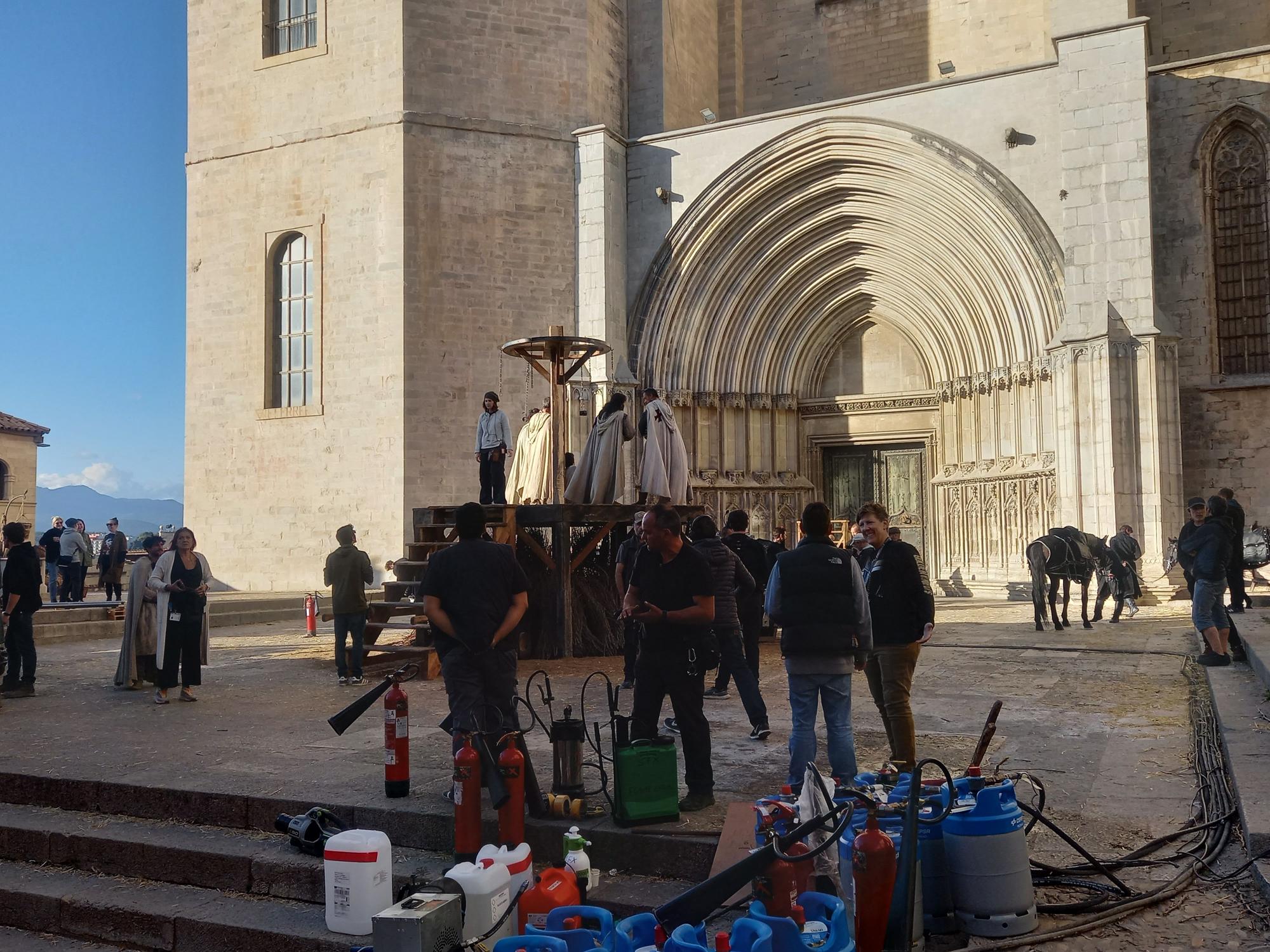 «Mrs. Davis» a Girona: Un rodatge dins un rodatge a tocar de la Catedral