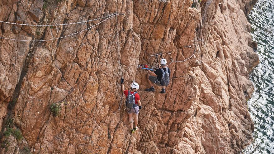 Mor un home de 38 anys en precipitar-se d&#039;uns 15 metres a la via ferrada de Sant Feliu de Guíxols