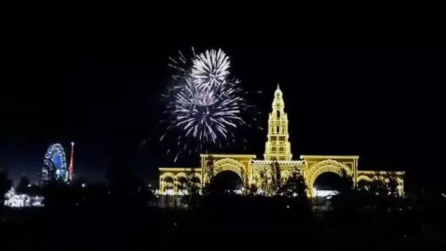 Los fuegos artificiales descorchan la Feria de Córdoba