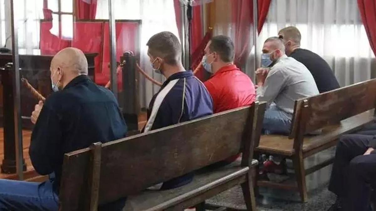 Cinco de los siete implicados que en 2022 aceptaron una condena de conformidad.