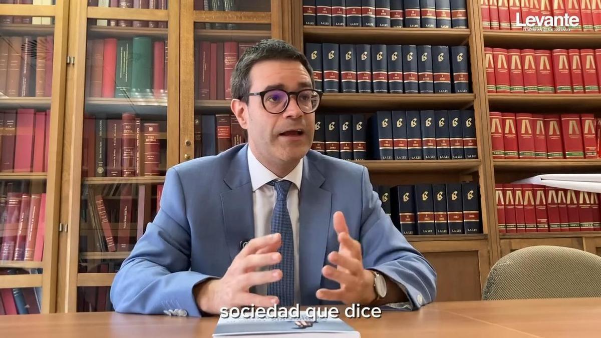 Entrevista con Adrián Todolí, catedrático de la UV y autor de "La huida del trabajo"