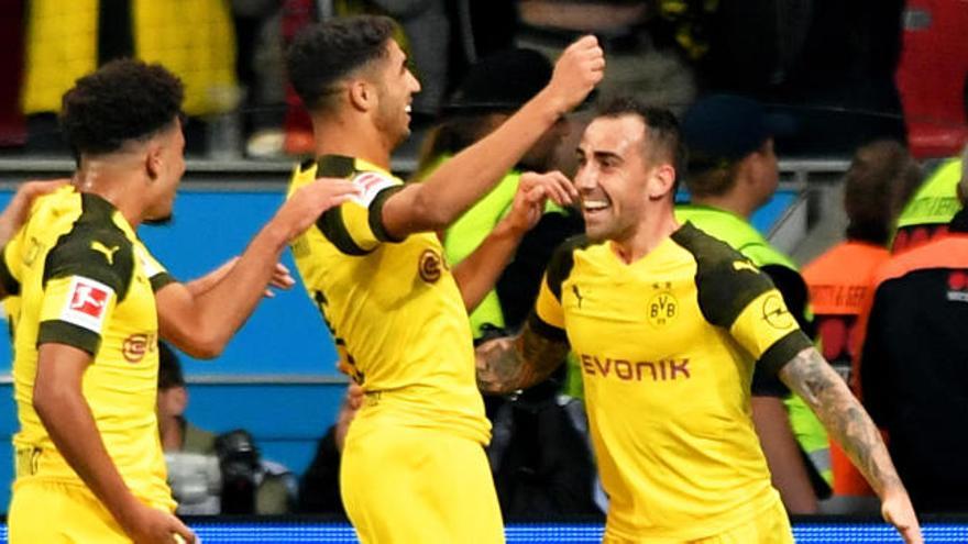 Un doblete de Alcácer pone líder al Borussia Dortmund