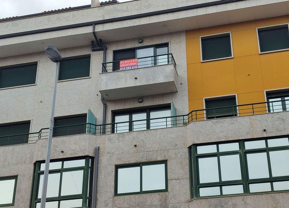 Un piso en alquiler vacacional, en la canguesa Avenida de Ourense. | // S.A.