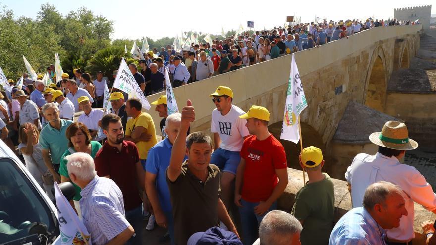 El sector agrario español protesta ante los ministros europeos “por los constantes ataques al sector”