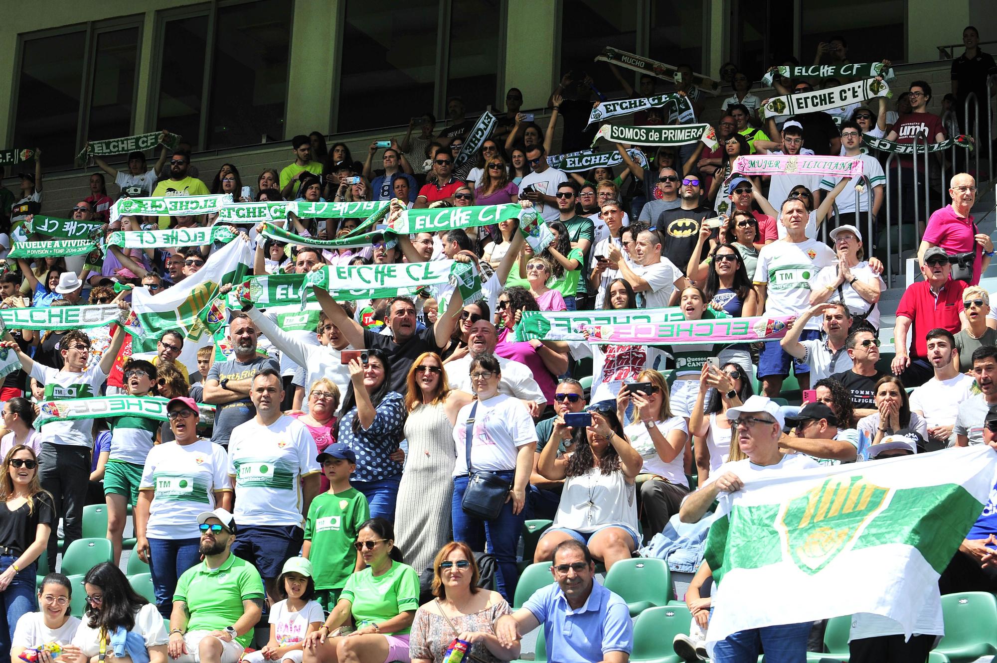 El Elche Femenino celebra su ascenso a Segunda RFEF jugando en el Martínez Valero