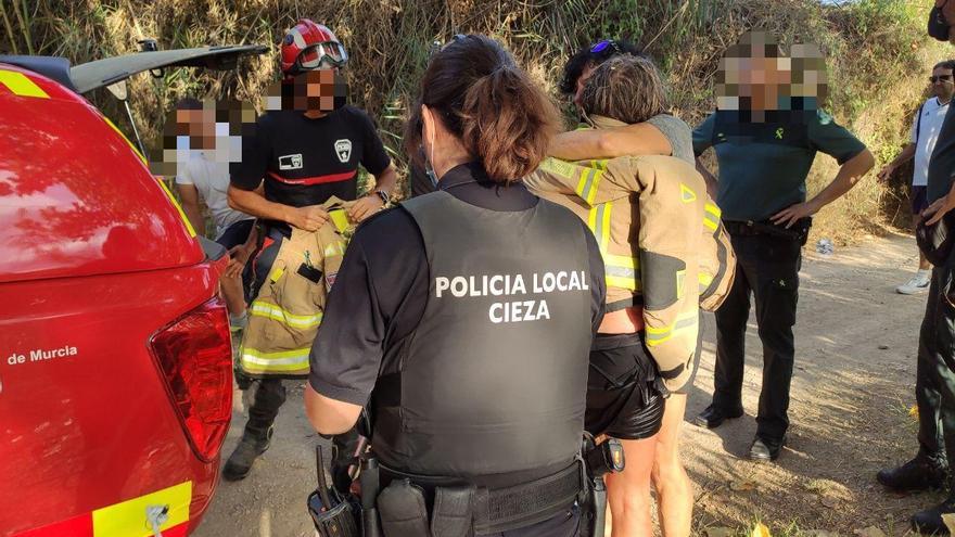 Rescatan a una mujer que estaba siendo arrastrada por el río en Cieza