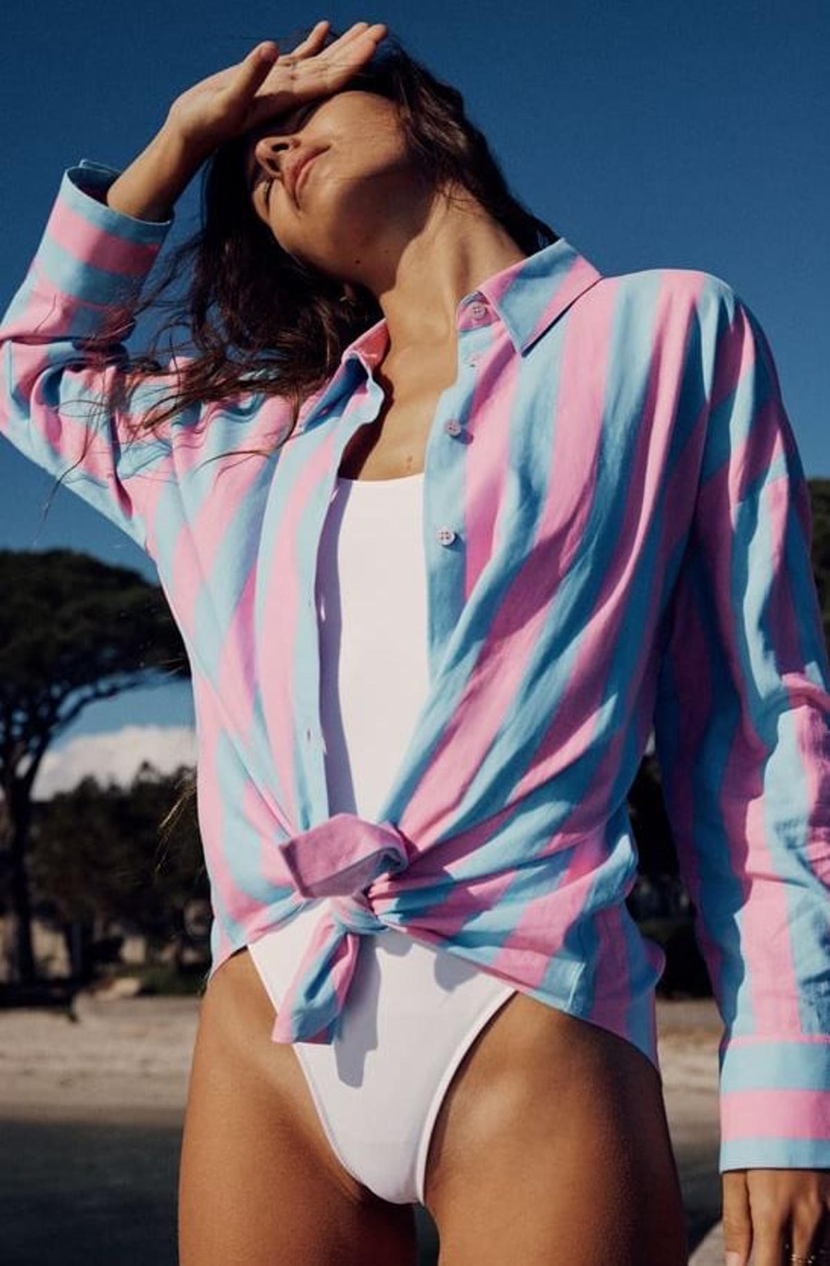 Camisa oversize azul y rosa