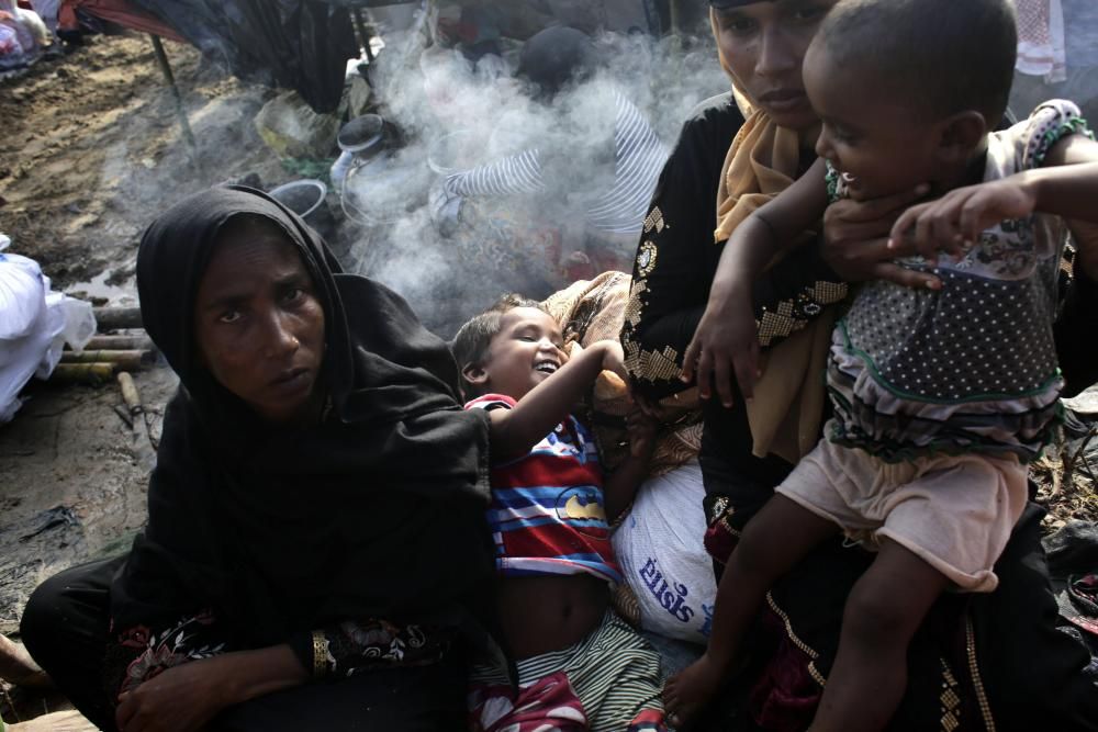 En 2016, la oficina de Al Hussein publicó un informe basado en entrevistas a rohingyas que huyeron a Bangladesh por otra operación militar birmana que, según el alto comisionado, ya "sugería" que había ataques "generalizados y sistemáticos" contra los rohingyas, llegando a alcanzar "posiblemente" la consideración de "crímenes contra la Humanidad".