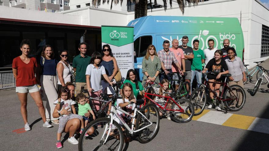 Bicicletas de la Fundación Alberto Contador para &quot;transformar el estilo de vida de los jóvenes&quot; del colegio Ramón de Campoamor