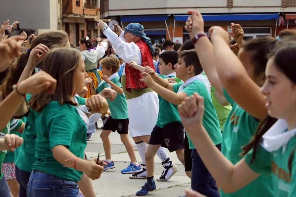 Trobada Escolar de Dansà Tradicional en Torrent.