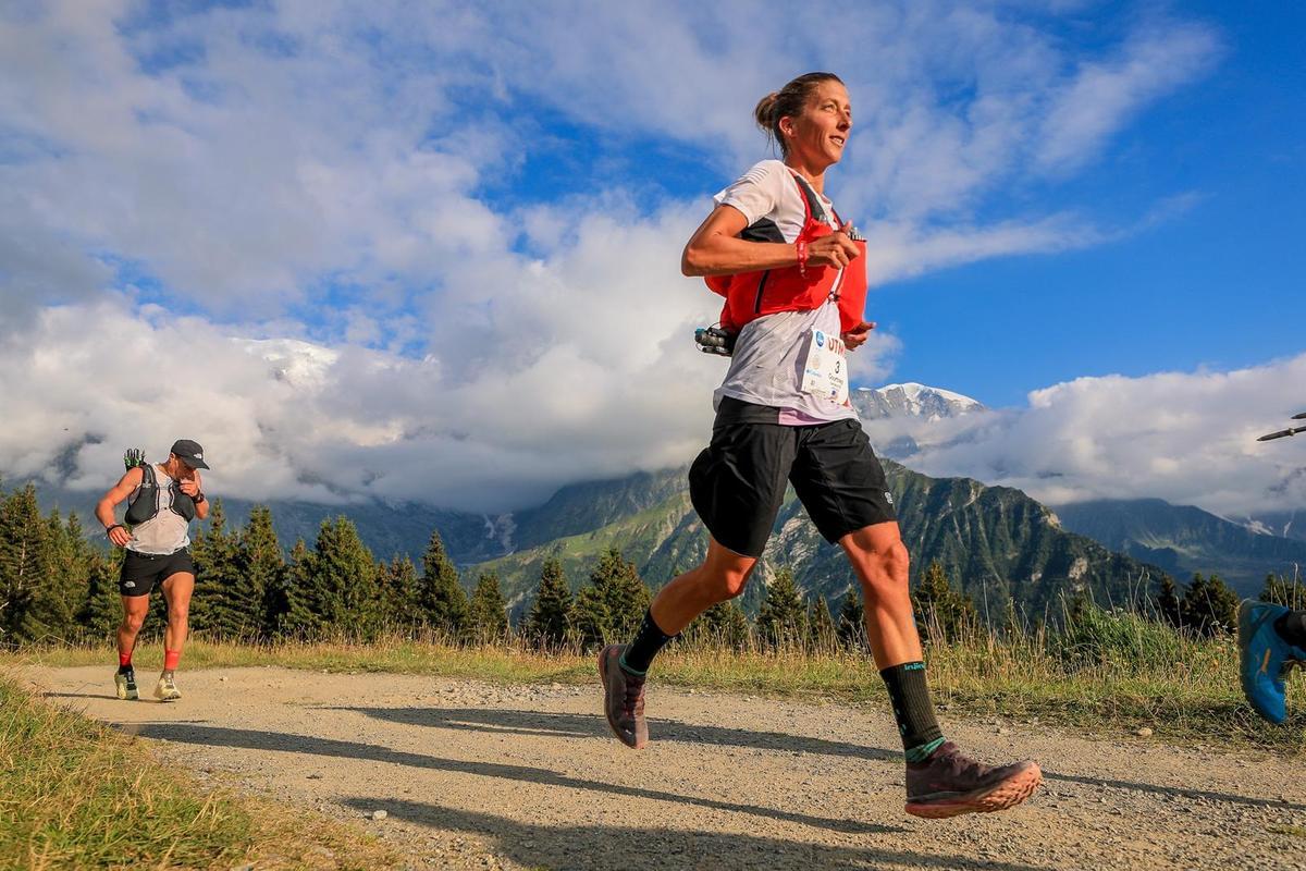 Courtney Dauwalter en una carrera.