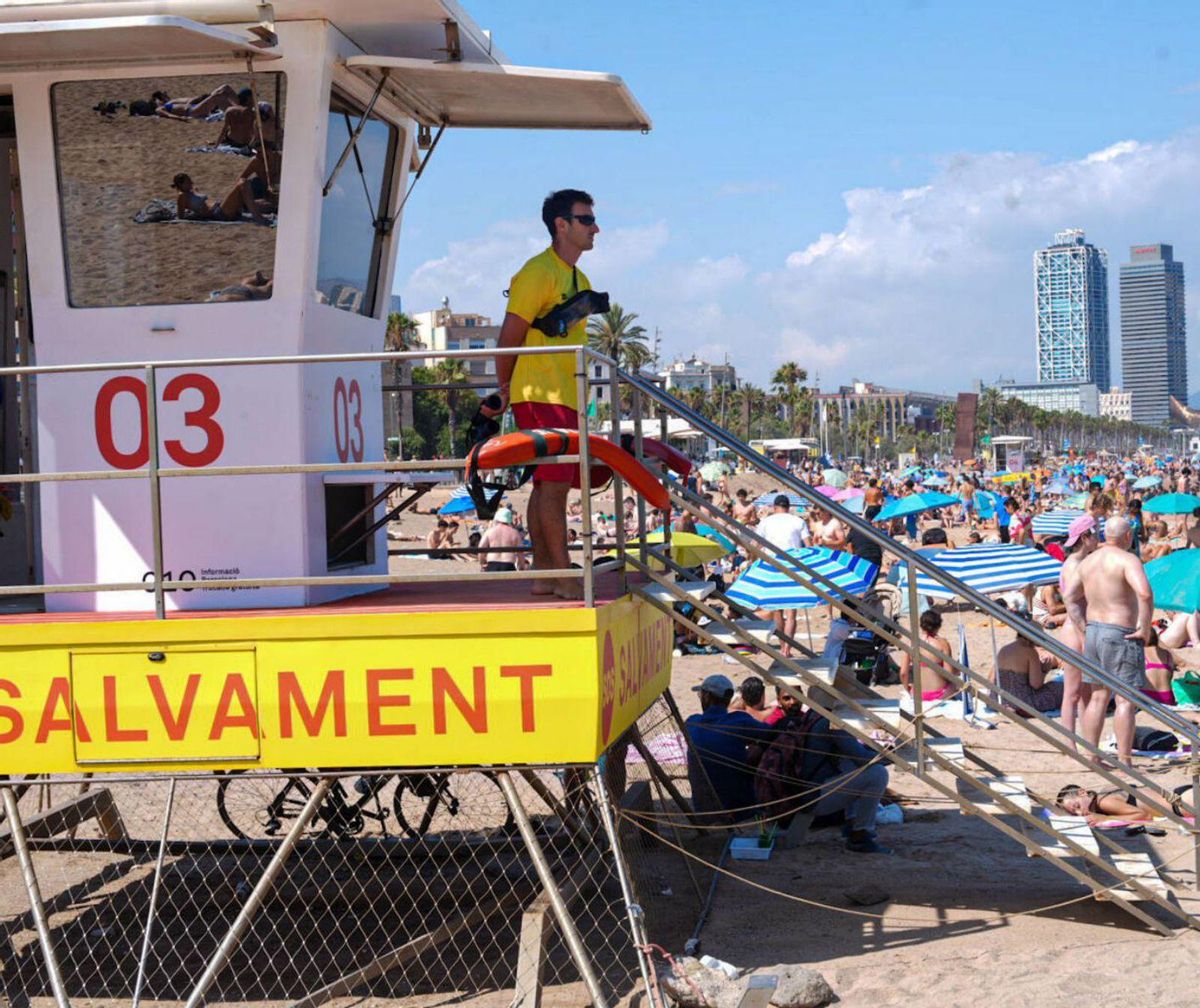 Un banyista mor ofegat cada tres dies a les platges catalanes Un banyista mor ofegat cada tres dies a les platges catalanes