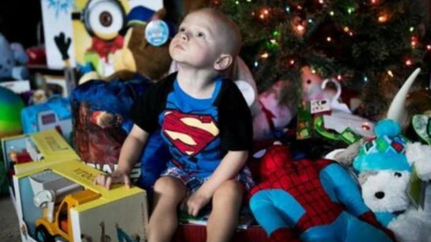 Adelantan la Navidad para Brody, un niño de dos años con un cáncer terminal