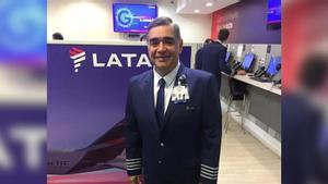 El piloto de la aerolínea Latam Iván Andaur Santibáñez, que murió este lunes en pleno vuelo.