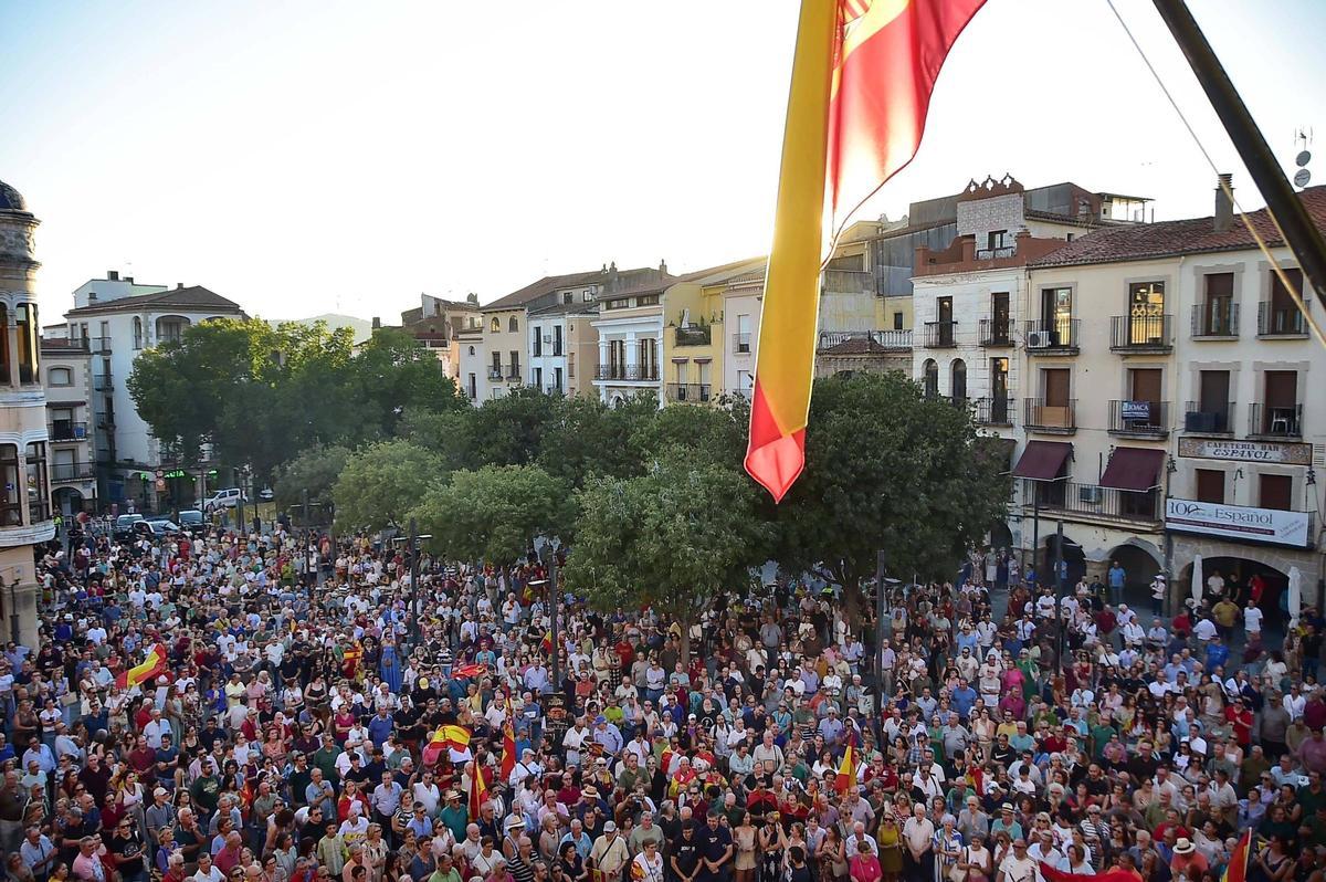 Galería | Las manifestaciones en apoyo de Ceuta en Extremadura, en imágenes