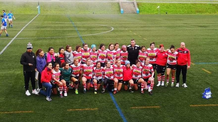 El equipo del Gijón Rugby-Universidad de Oviedo, en el campo del Independiente.