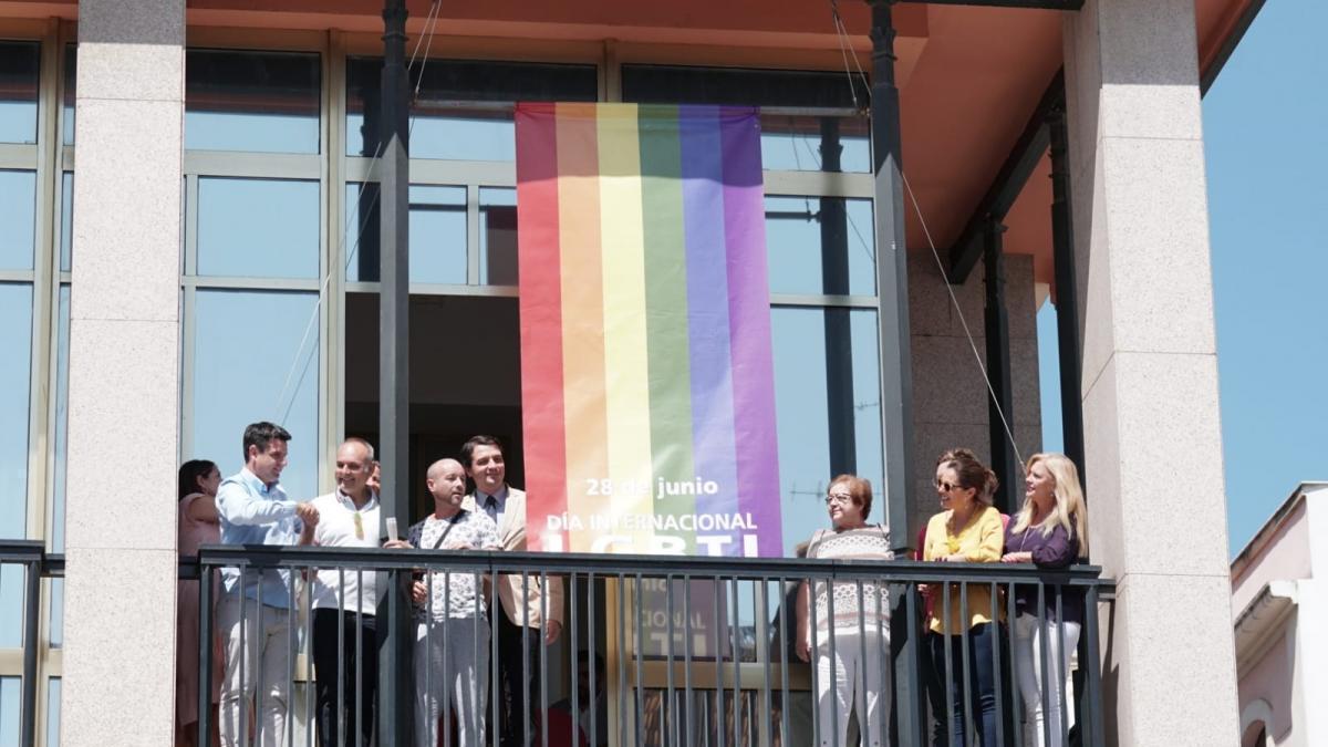 Ni gay ni feminista, en el balcón del Ayuntamiento de Córdoba solo ondearán banderas oficiales