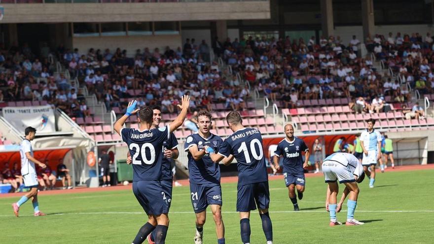 El Marino de Luanco se estrena por todo lo alto y golpea al Compostela con una goleada para empezar (0-3)