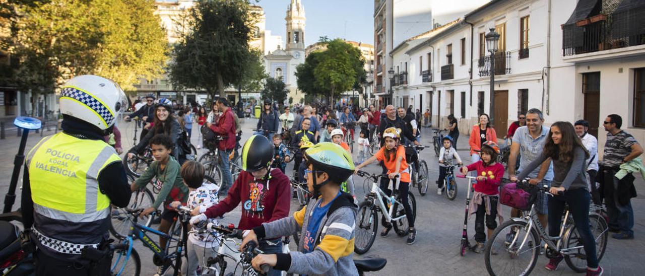 La mobilitat sostenible té forma de bicicleta i patins