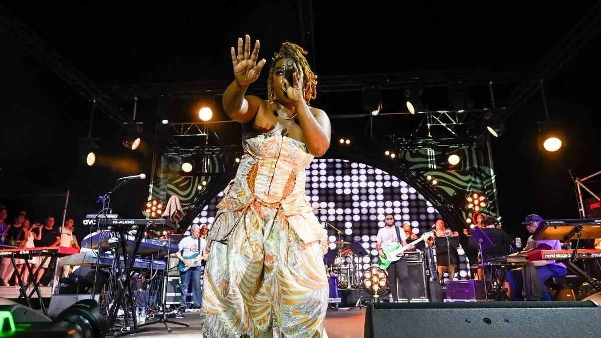 El Maspalomas Costa Canaria Soul Festival celebra su décimo aniversario con una multitudinaria primera jornada en la Playa de San Agustín