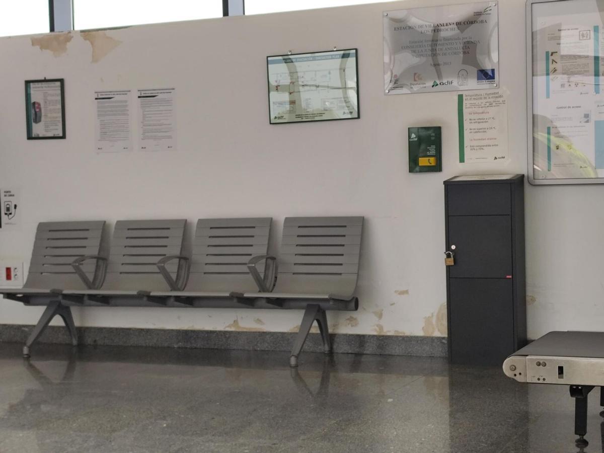 Aspecto de las instalaciones de la estación de Villanueva de Córdoba-Los Pedroches, en unas imágenes del pasado verano.